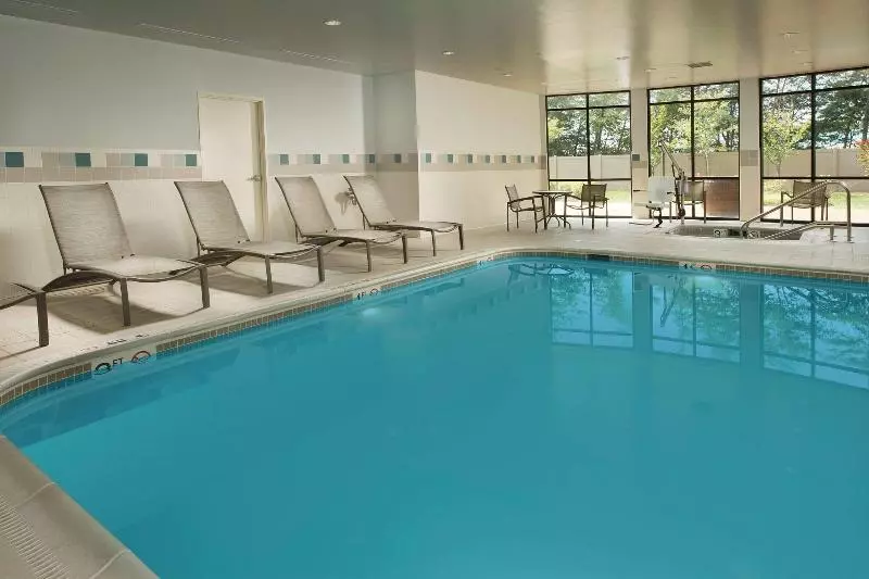 Отель Courtyard By Marriott Waldorf