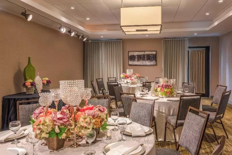 Отель Courtyard By Marriott Waldorf