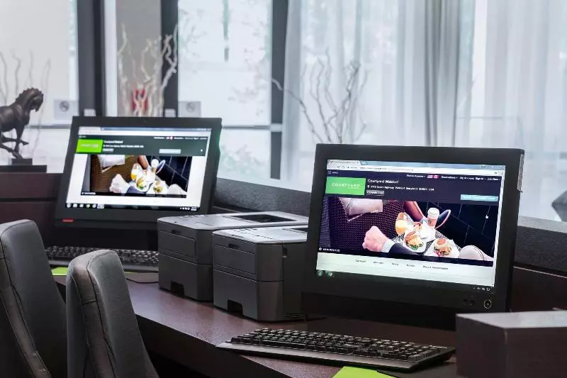 Отель Courtyard By Marriott Waldorf