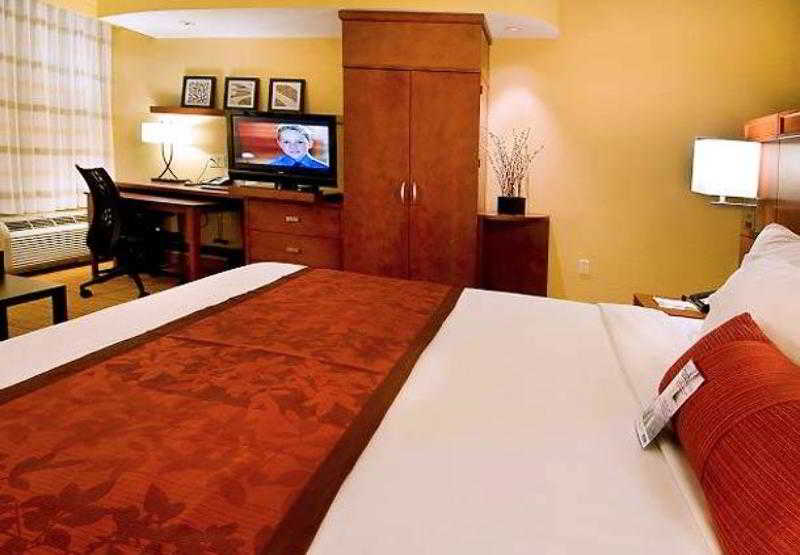 Отель Courtyard By Marriott Waldorf