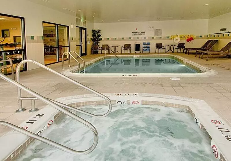 Отель Courtyard By Marriott Waldorf