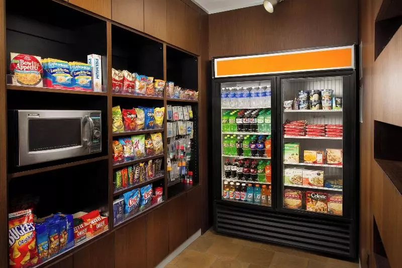 Отель Courtyard By Marriott Waldorf