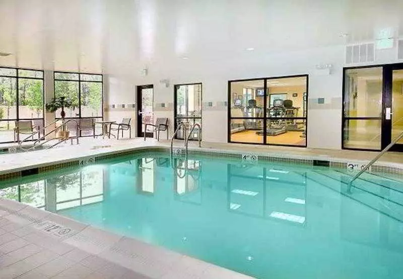 Отель Courtyard By Marriott Waldorf