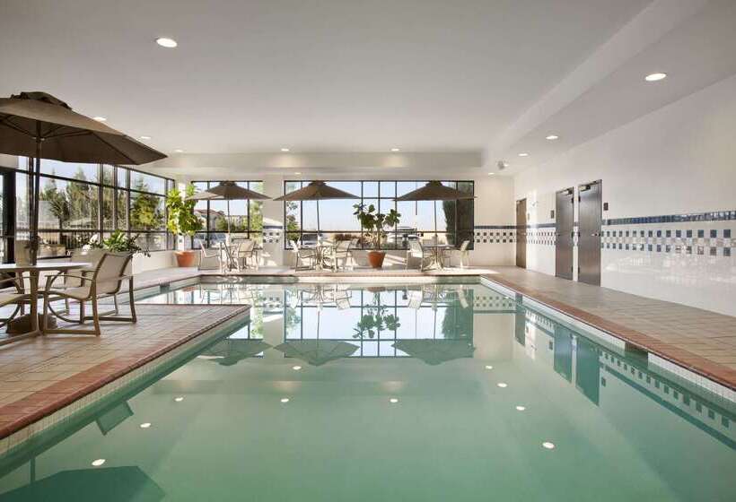 فندق Embassy Suites By Hilton Denver International Airport