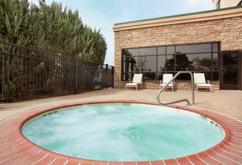 فندق Embassy Suites By Hilton Denver International Airport