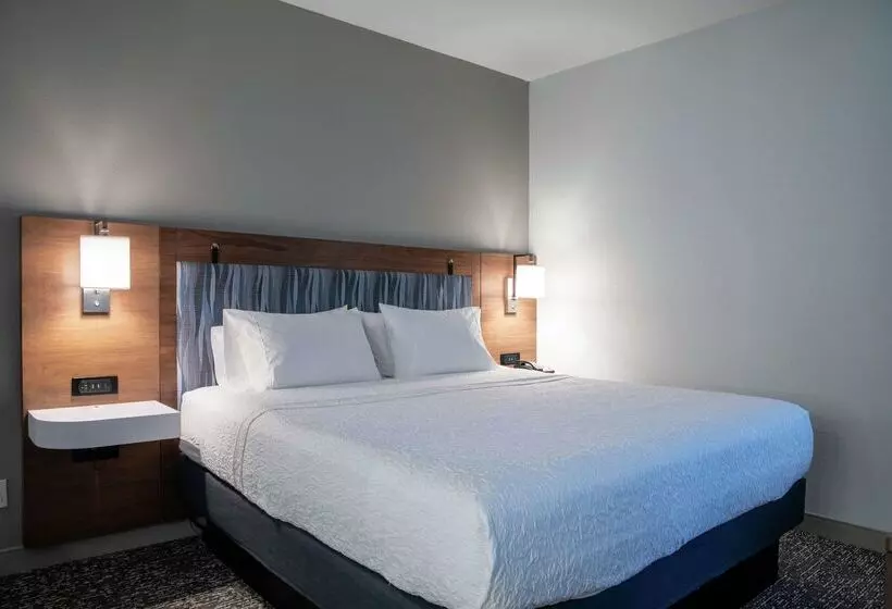 Отель Hampton Inn & Suites Los Angeles/sherman Oaks