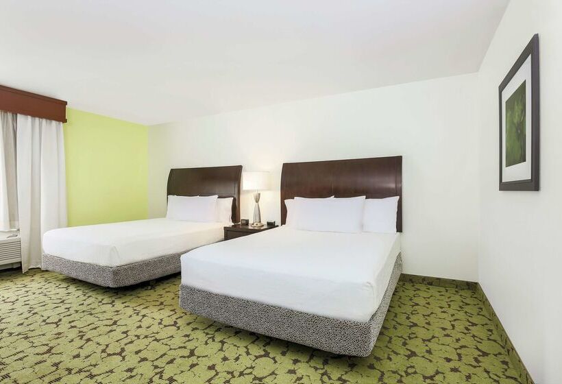 Отель Hilton Garden Inn Dallas Lewisville