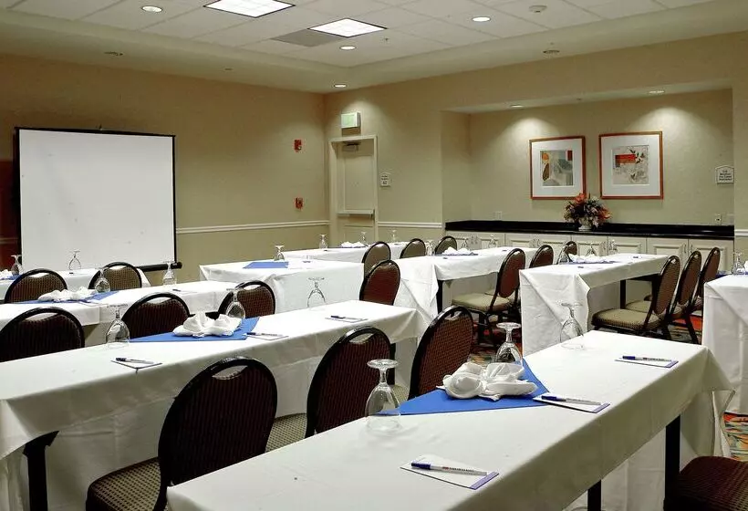 هتل Hilton Garden Inn Oxnard/camarillo