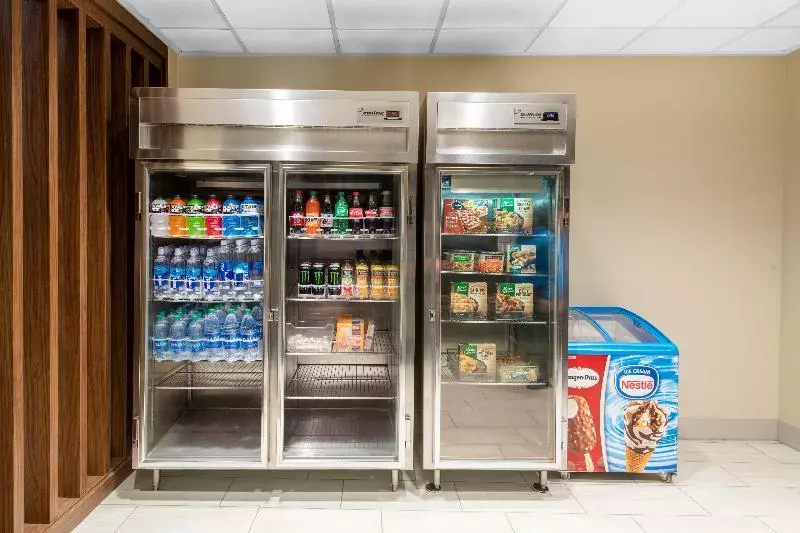 Отель Holiday Inn Express & Suites St George North   Zion, An Ihg