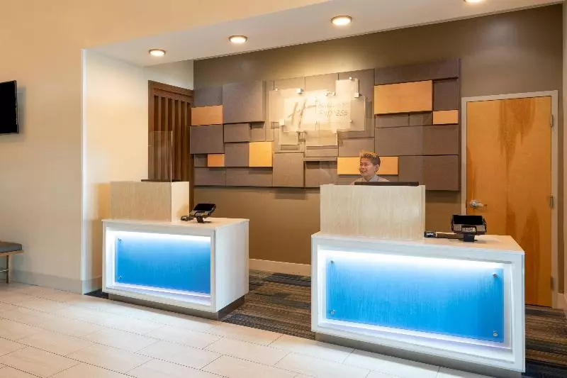 Отель Holiday Inn Express & Suites St George North   Zion, An Ihg