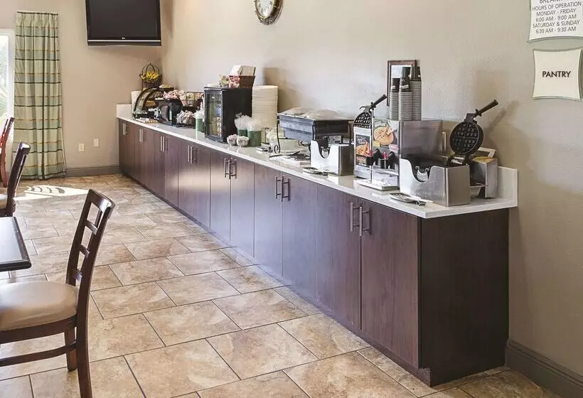 هتل La Quinta By Wyndham Biloxi