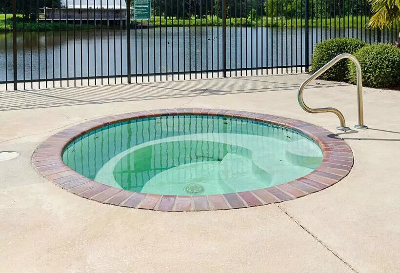 هتل La Quinta By Wyndham Biloxi