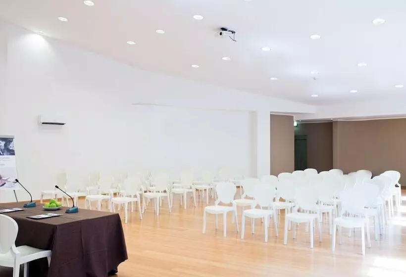 هتل Mercure Olbia