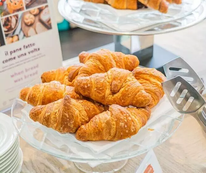 هتل Mercure Olbia