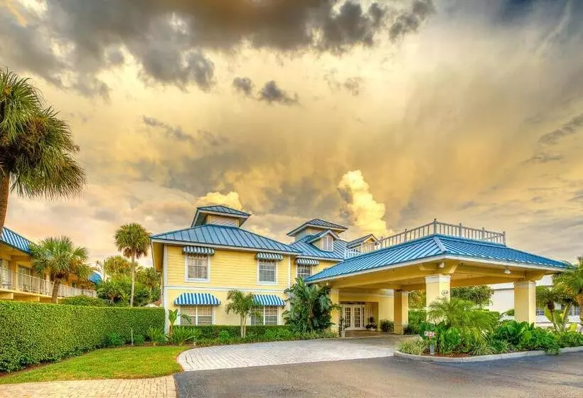 هتل Naples Garden Inn