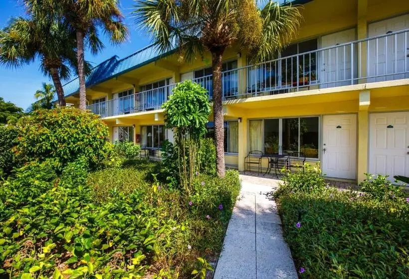 هتل Naples Garden Inn