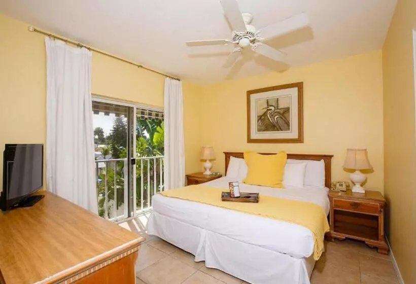 هتل Naples Garden Inn