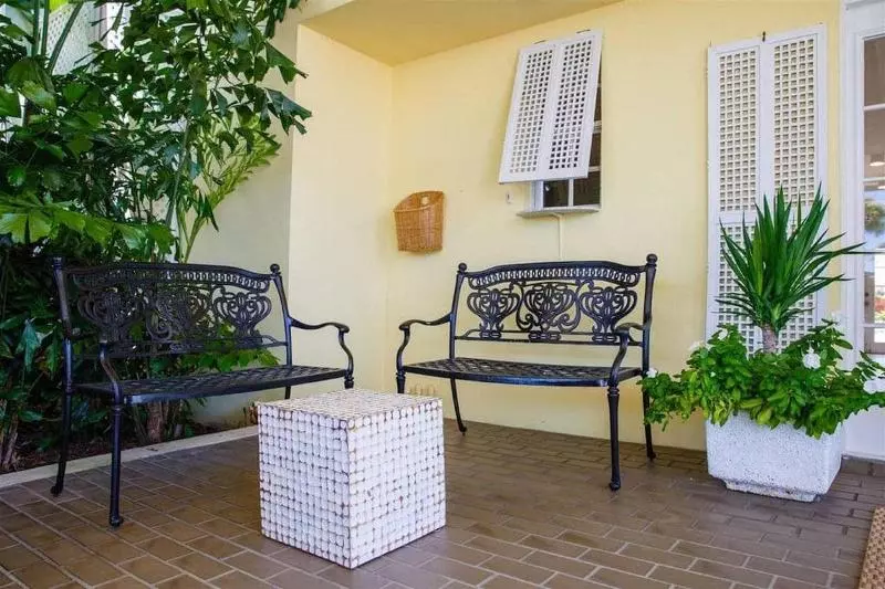 هتل Naples Garden Inn