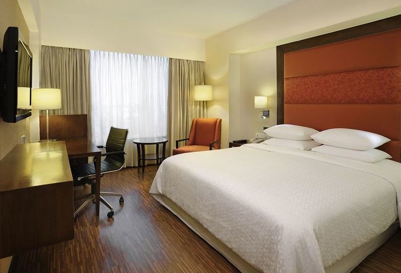 호텔 Royal Orchid Central Ahmedabad