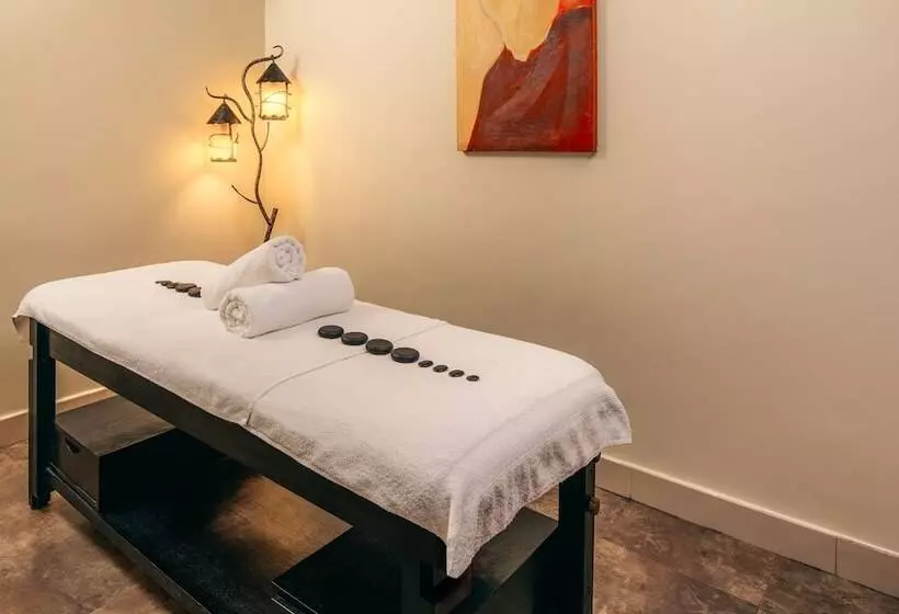 Delta Hotels By Marriott Dar Es Salaam