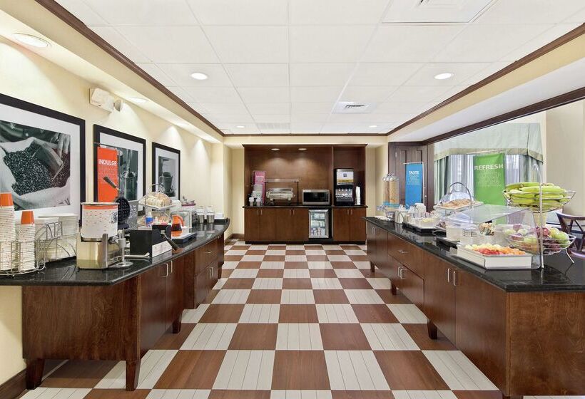 Hampton Inn & Suites Savannahairport
