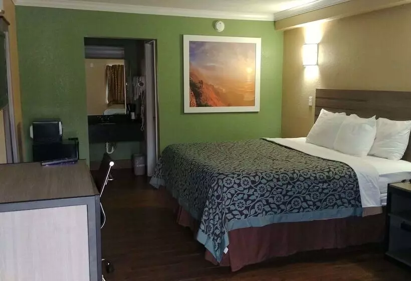 בית מלון כפרי Days Inn By Wyndham Houston East