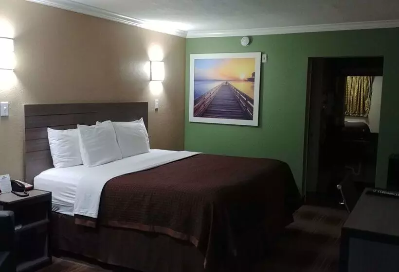 בית מלון כפרי Days Inn By Wyndham Houston East