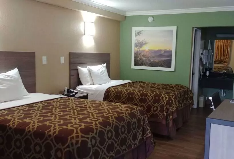 בית מלון כפרי Days Inn By Wyndham Houston East