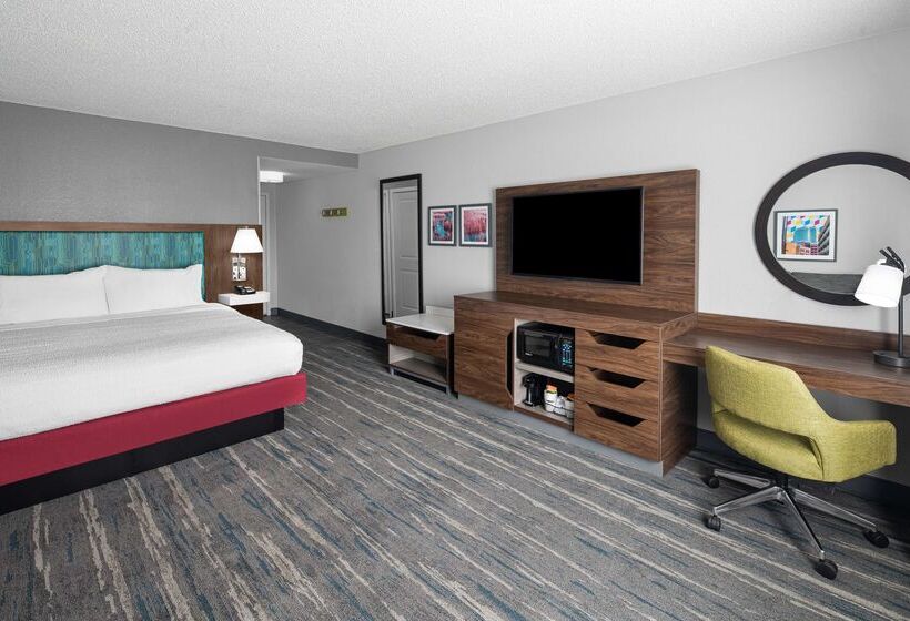 هتل Hampton Inn & Suites Grand Rapids Airport 28th St