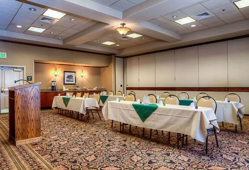 Отель Hampton Inn & Suites Mountain Home