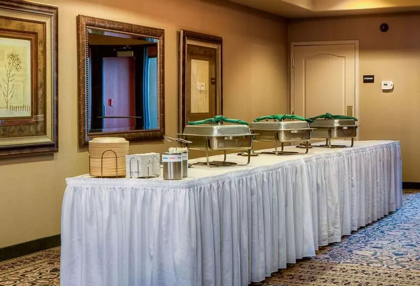 Отель Hampton Inn & Suites Mountain Home