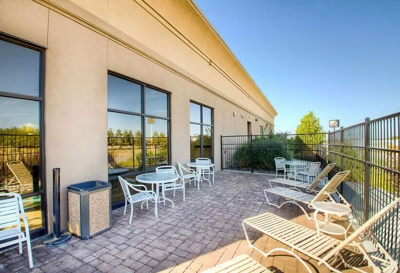 Отель Hampton Inn & Suites Mountain Home