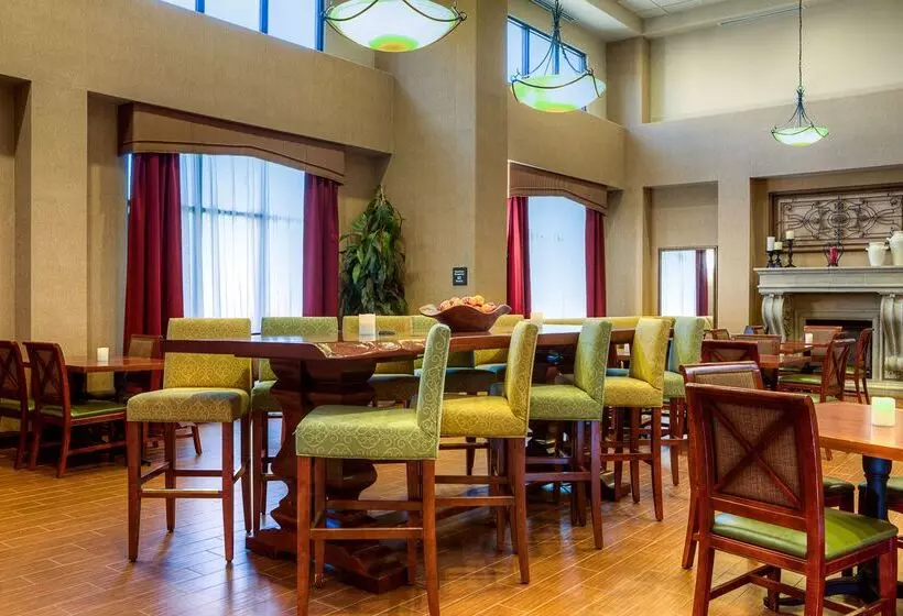 Отель Hampton Inn & Suites Mountain Home