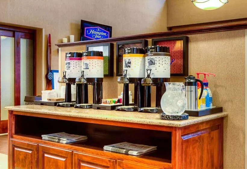 Отель Hampton Inn & Suites Mountain Home