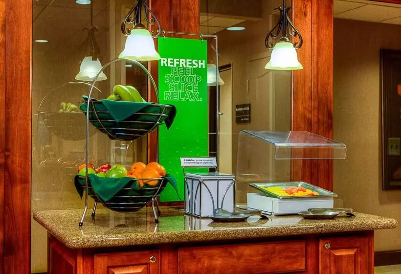 Отель Hampton Inn & Suites Mountain Home