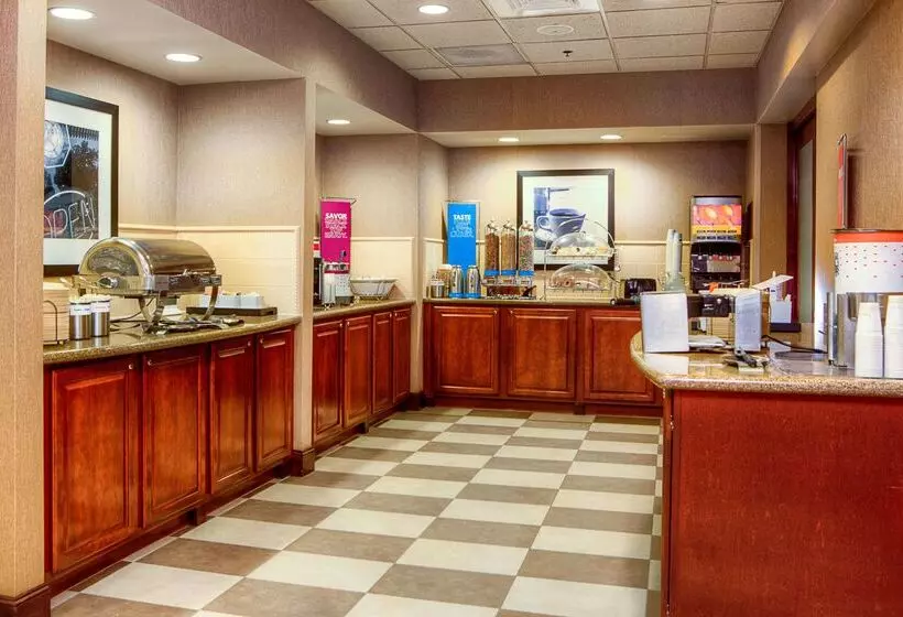 Отель Hampton Inn & Suites Mountain Home