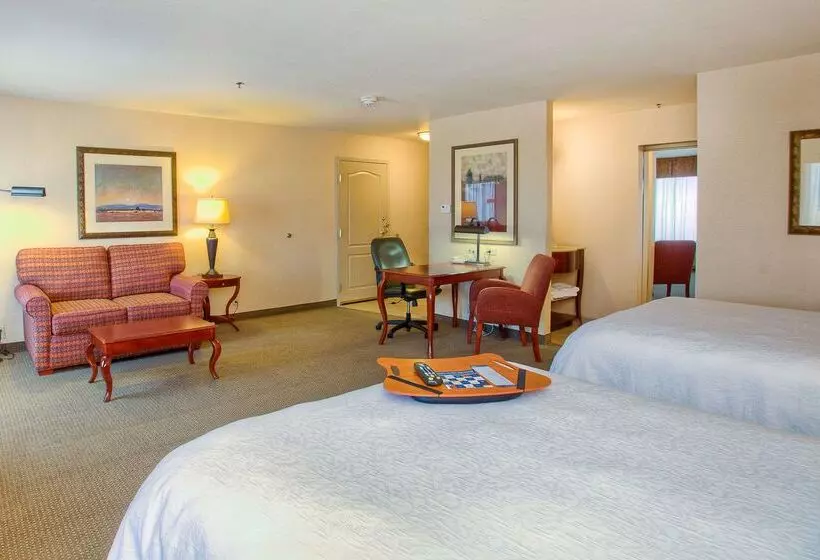 Отель Hampton Inn & Suites Mountain Home