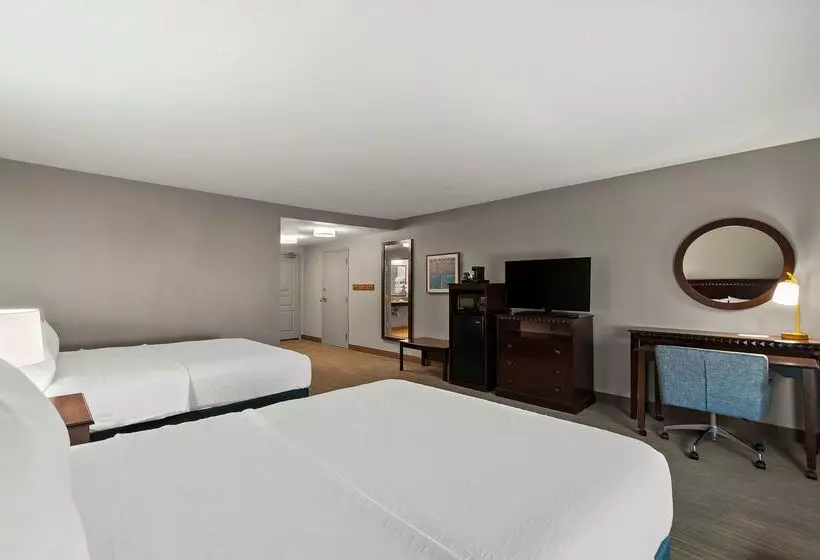 هتل Hampton Inn & Suites Fort Belvoir Alexandria South