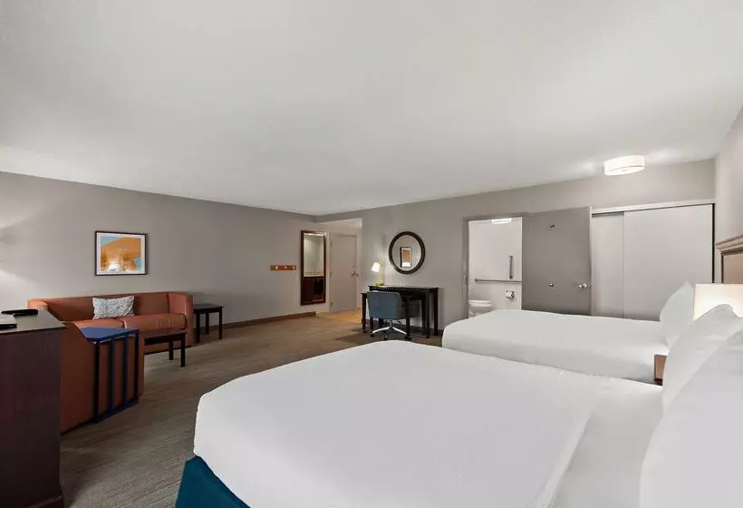 هتل Hampton Inn & Suites Fort Belvoir Alexandria South