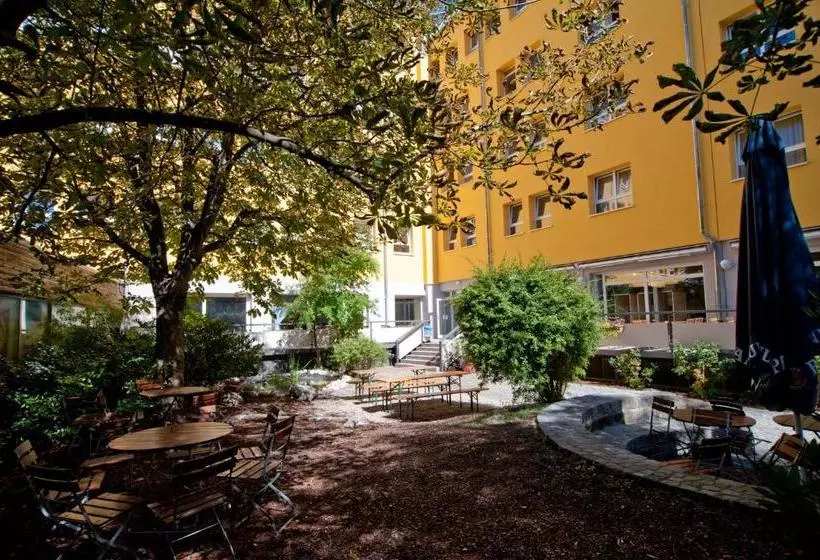 فندق Haus International Hostel