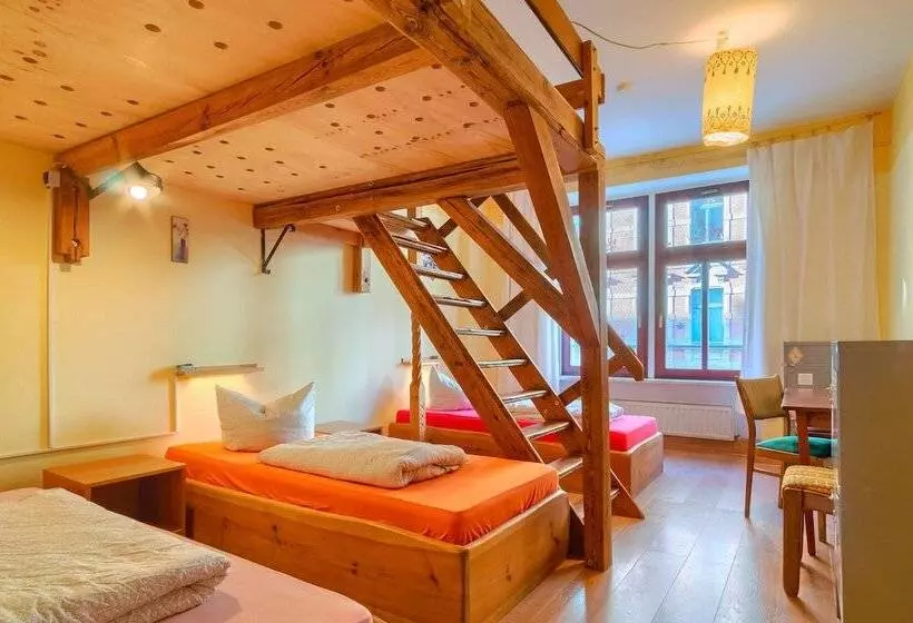 هتل Hostel Lollis Homestay Dresden