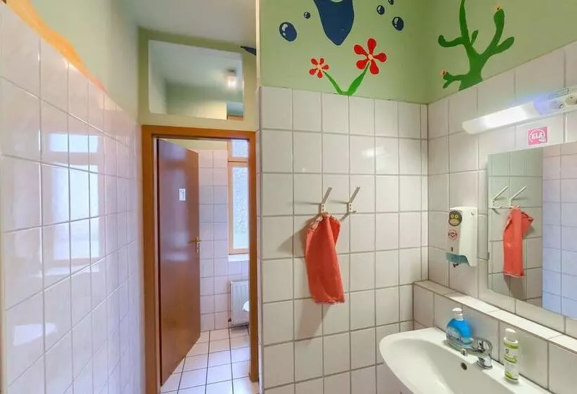 هتل Hostel Lollis Homestay Dresden