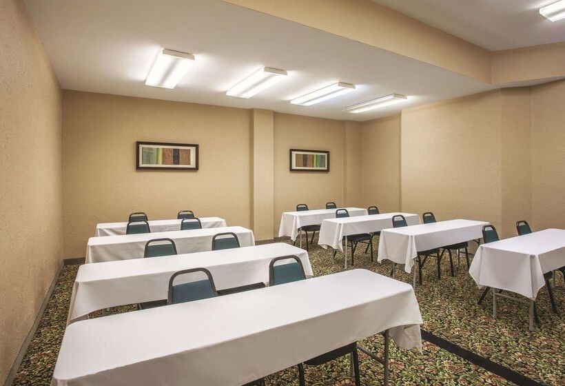 فندق La Quinta By Wyndham Portland Airport