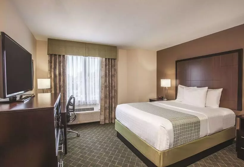 هتل La Quinta By Wyndham Portland Airport
