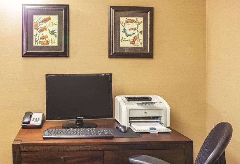 فندق La Quinta By Wyndham Portland Airport