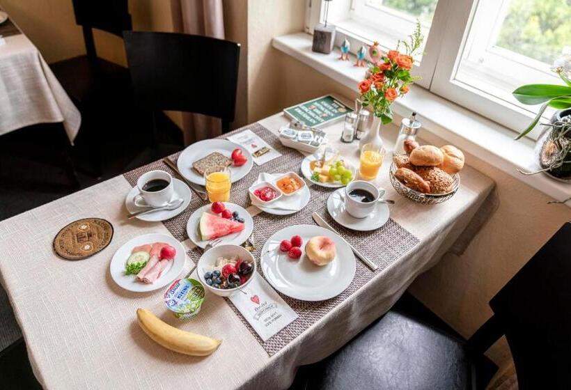 ホテル Pension Am Siegestor