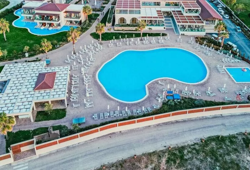 בית מלון כפרי Almyros Beach