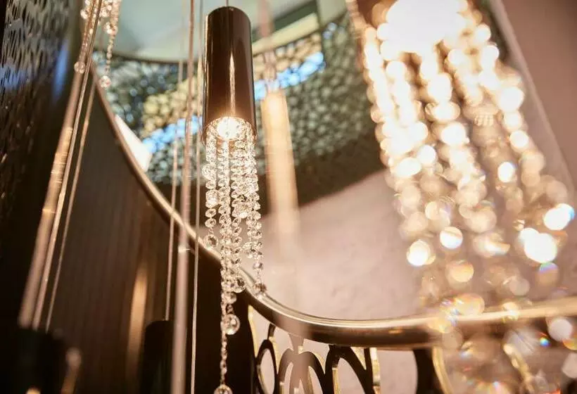 Отель Berghof Crystal Spa & Sports