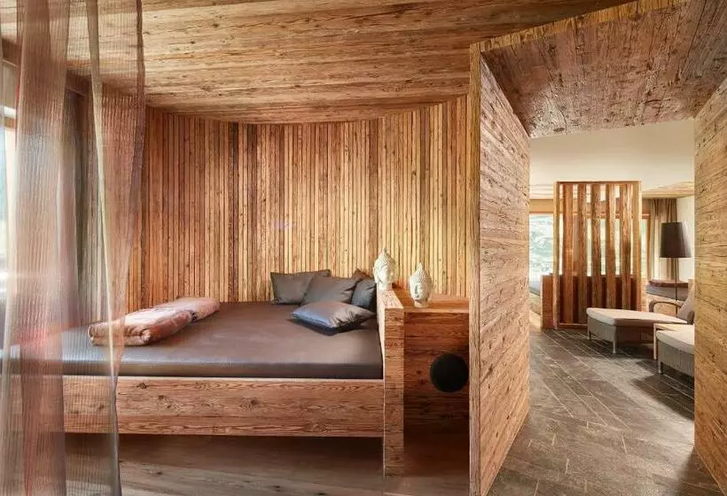 Отель Berghof Crystal Spa & Sports