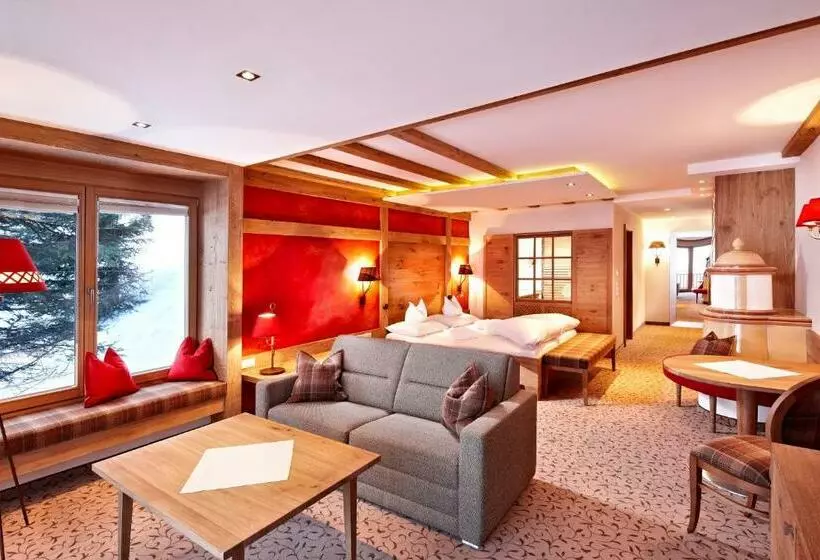 Отель Berghof Crystal Spa & Sports